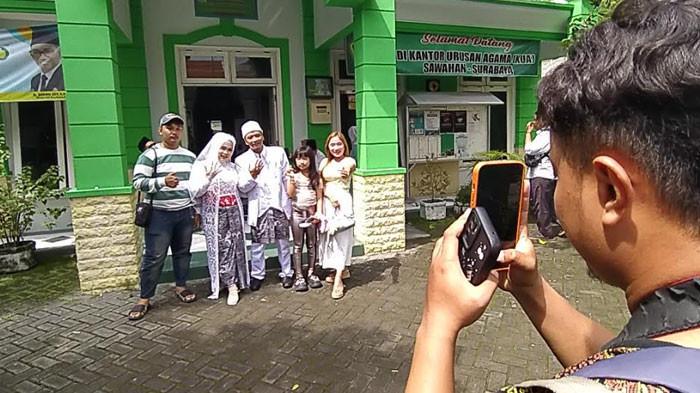 tren pernikahan sederhana kian meningkat di KUA Kecamatan Sawahan, Kota Surabaya