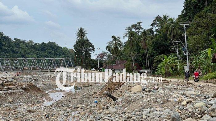 PASABANJIR- Penampakan kondisi Kelurahan Lambung Bukit, Kecamatan Pauh, Kota Padang, pada Minggu (15/2/2026).