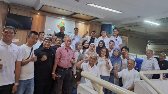 Para pedagang Pasar BAru mengge