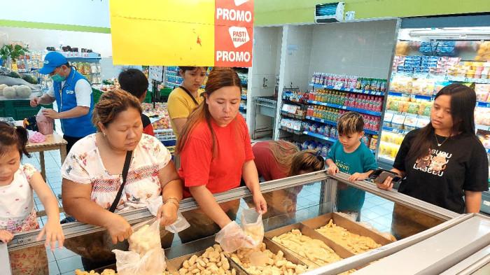 PROMO - Hypermart Lippo Plaza Manado menggelar promo menarik, Minggu (15/2/2026). Promo pembelian nugget dan kentang dengan harga murah dan bisa isi sepuasnya.