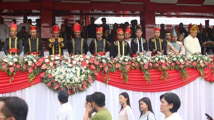 Caroll Senduk menghadiri Upacara Peringatan 80 Tahun Peristiwa Merah Putih