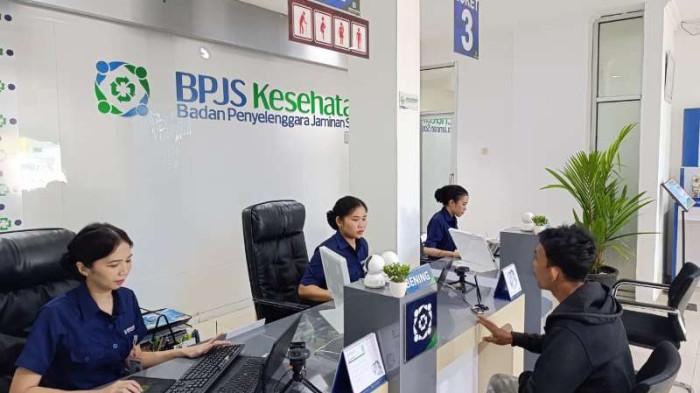 BPJS KESEHATAN - Layanan peserta JKN-KIS di kantor BPJS Kesehatan Cabang Manado, belum lama ini. Rekredensialing BPJS Kesehatan Manado di RSIA Kasih Ibu beberapa waktu lalu.