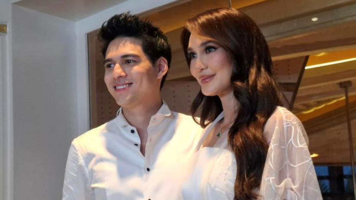 Luna Maya dapat hadiah spesial dari Maxime Bouttier di Hari Valentine.