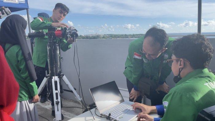 RUKYATUL HILAL - Suasana pemantauan Hilal di Delft Apartement, CPI, Makassar pada Jumat (27/2/2025) sore. Matahari diprediksi terbenam pada 18.21 Wita