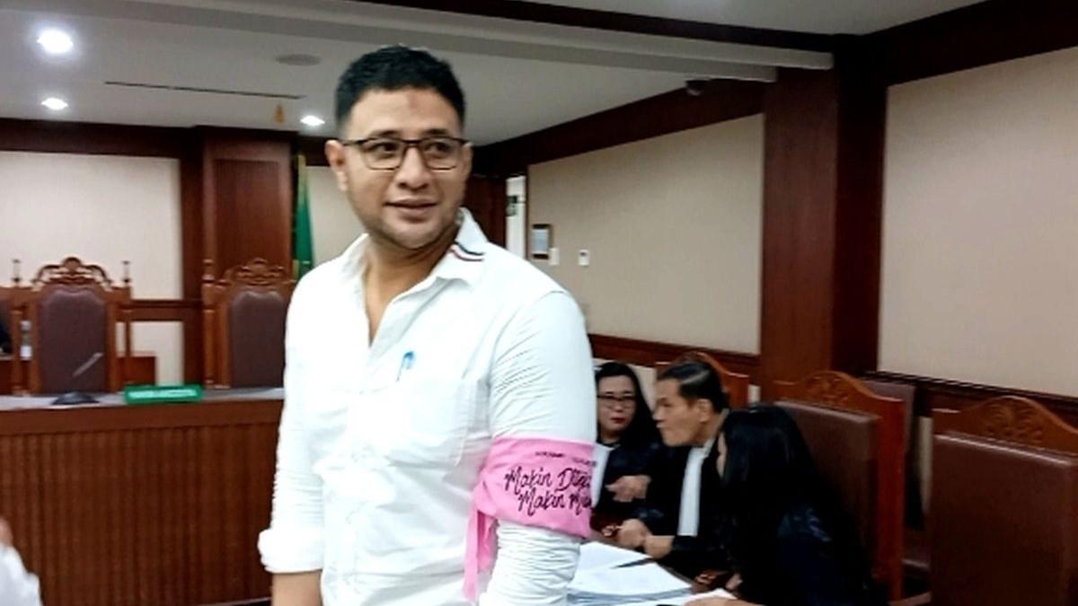 Terdakwa kasus dugaan peredaran narkotika di dalam rumah tahanan (rutan) Salemba, Muhammad Ammar Akbar alias Ammar Zoni menjalani sidang lanjut kasusnya di Pengadilan Negeri (PN) Jakarta Pusat, Kamis (12/2/2026).