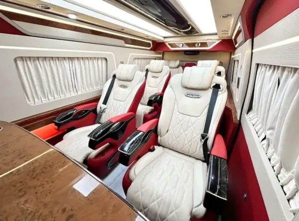 Raffi Ahmad Borong 2 Unit HiAce dengan Interior Mewah