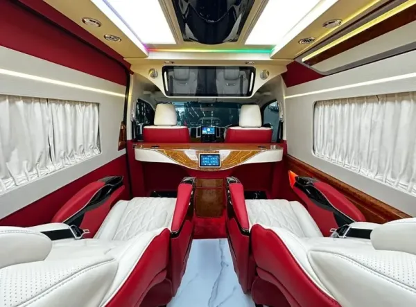 Raffi Ahmad Borong 2 Unit HiAce dengan Interior Mewah