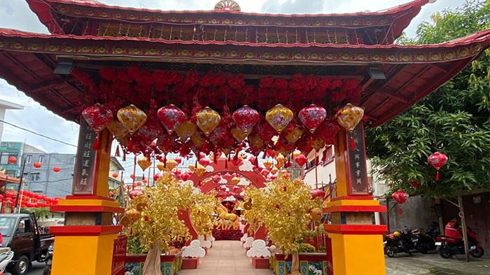 Klenteng Ban Hin Kiong. Berada di Jalan D. I. Panjaitan, Calaca