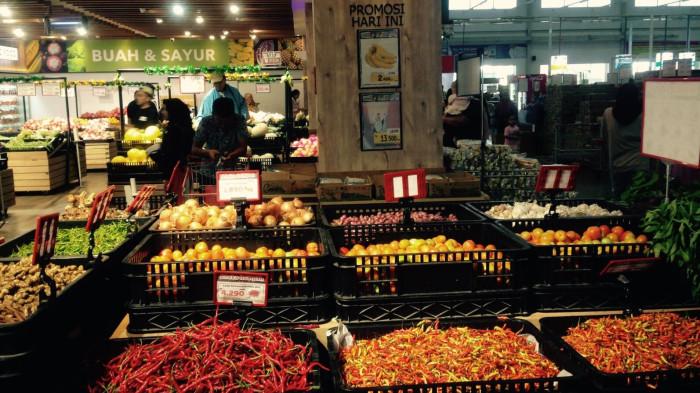 Potret bahan pokok di supermarket Gorontalo
