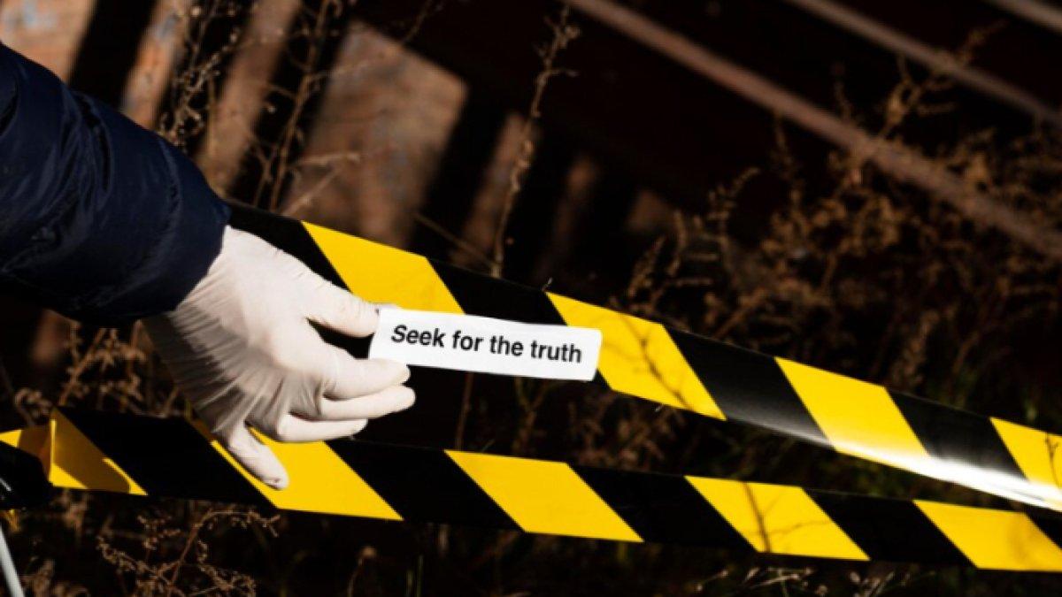 Ilustrasi jasad kenakan baju Bawaslu di kolam tinja Semarang