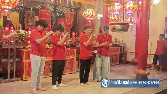 Wali Kota Manado Andrei Angouw tiba di Kelenteng Ban Hing Kiong, Manado jelang Imlek