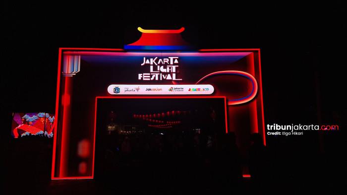 Pertunjukan video mapping memeriahkan acara Jakarta Light Festival