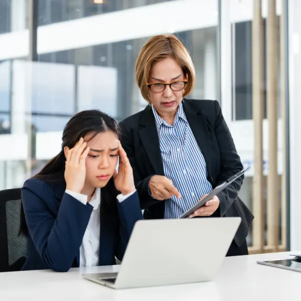 employee with a micromanaging boss employees petty solution boss complaining disappearing desks
