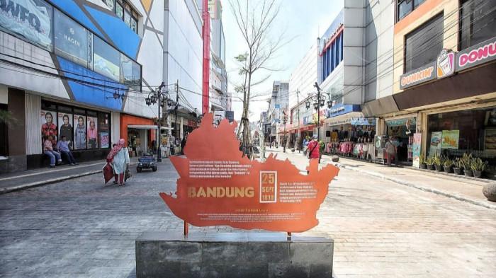 BANDUNG UTAMA - Satu tahun kepemimpinan Wali Kota Bandung, Muhammad Farhan menjadi fase penataan fondasi pembangunan melalui visi Bandung Utama (Unggul, Terbuka, Amanah, Maju, dan Agamis).