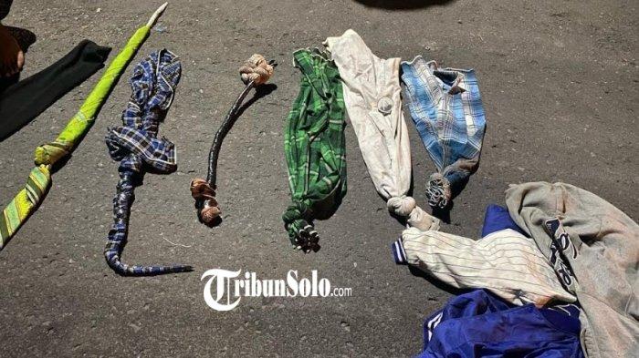 SARUNG DIMODIF UNTUK TAWURAN - Sejumlah 9 remaja asal Solo diamankan lantaran akan menggelar perang sarung dengan kelompok remaja asal Kabupaten Boyolali, Rabu (5/3/2025).