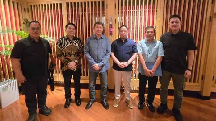 PASKAH NASIONAL - Utusan Khusus Presiden RI, Hashim Djojohadikusumo bersama Panitia Paskah Nasional 2026 yang diketuai Recky H Langie SE (kedua dari kanan) dan Sekretaris, Brilliant Charles (paling kiri) di Jakarta, belum lama ini. Berikut daftar lengkap susunan panitia Paskah Nasional di Sulut.