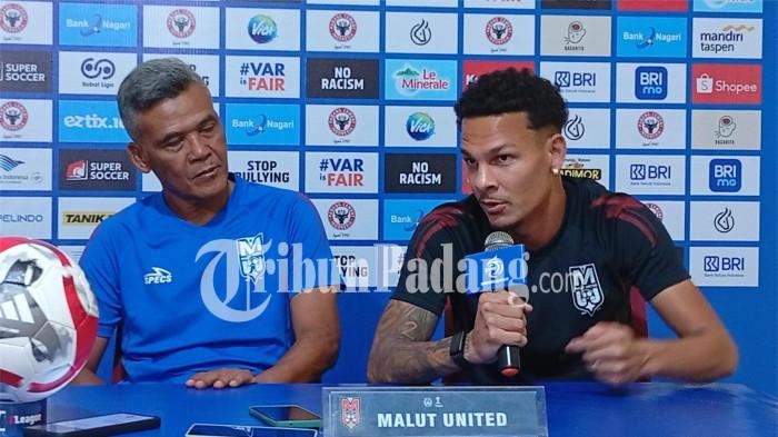 BRI SUPER LEAGUE- Pelatih dan pemain Malut United memberikan keterangan pers jelang laga pekan ke-22 BRI Super League 2025/2026 melawan Semen Padang FC di Stadion Haji Agus Salim, Kota Padang, Kamis (19/2/2026).