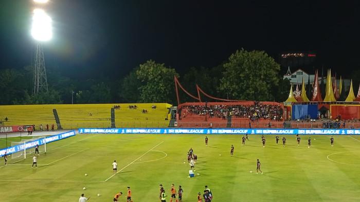 Semen Padang FC turun dengan komposisi sdemi mencuri poin di kandang lawan.