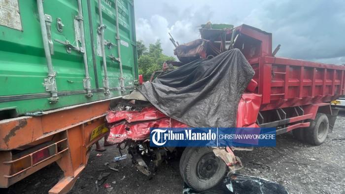 LAKALANTAS MAUT - Satlantas Polres Minahasa Utara (Minut), membenarkan ada satu orang meninggal dunia Dalam peristiwa kecelakaan lalulintas (lakalantas) mobil dump truk menabrak bagian belakang gandengan truk trailer tak bertuan. Peristiwa ini terjadi di jalan Ir Soekarno Desa Maumbi Kecamatan Kalawat Kabupaten Minut, Sulawesi Utara, Jumat (20/2/2026).