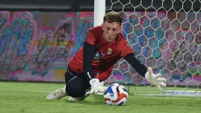 Kiprah perdana Adam Przybek bersama Persib Bandung di ajang resmi Super League Indonesia 2025/2026 tidak berjalan sesuai harapan. Maung Bandung dijamu Persita Tangerang pada pertandingan pekan ketujuh Super Leahue 2025/26 di Stadion Kapten I Wayang Dipta Gianyar, Bali, Sabtu, 27 September 2025.