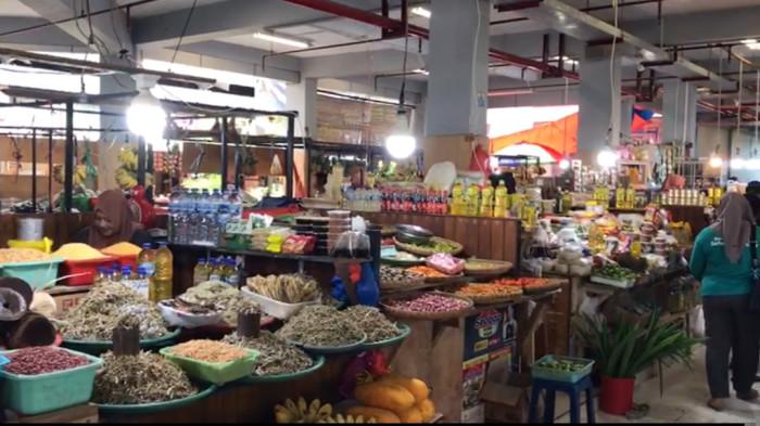 PASAR -- Potret Pasar Sentral Kota Gorontalo siang