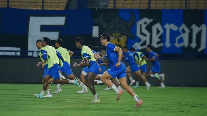 LATIHAN - PERSIB akan menjamu Persita Tangerang pada laga pekan ke-22 Super League 2025/26 di Gelora Bandung Lautan Api, Minggu, 22 Februari 2026. Striker anyar PERSIB, Sergio Castel berpotensi untuk menjalani debut di Super League.