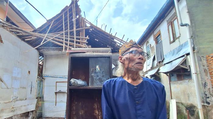 RUMAH DIDING BONENG - Penampakan rumah Diding Boneng yang ambruk, di kawasan Matraman Dalam, Pegangsaan, Jakarta Pusat, Selasa