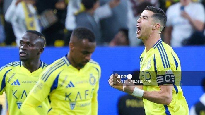 SELEBRASI CRISTIANO RONALDO (ARSIP) - Striker Al Nassr Cristiano Ronaldo merayakan gol pertamanya di kompetisi Liga Arab Saudi antara Al-Nassr vs Damac di Taman Al-Awwal di Riyadh pada 29 November 2024. (Fayez NURELDINE / AFP)