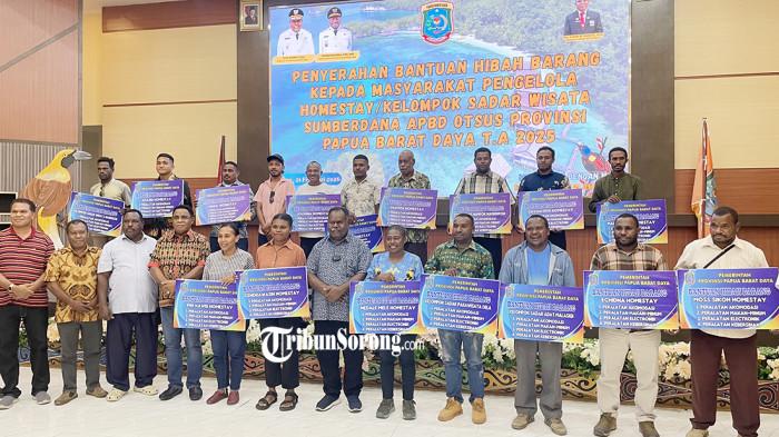 20260222_foto bersama penyerahan hibah pariwisata