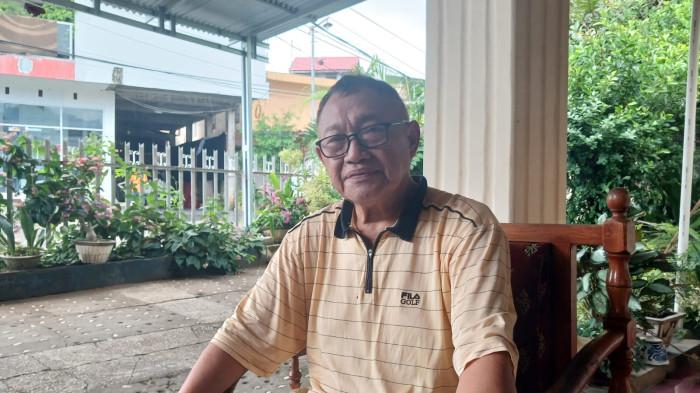 WARGA - Warga terdampak banjir di Lingkungan I Kelurahan Sario Utara, Kecamatan Sario, Kota Manado, Sulawesi Utara, bernama Anis Hunowu. Ketinggian air kurang lebih 30 cm.