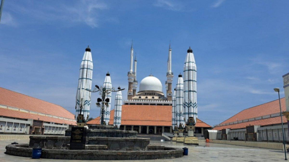 Masjid Agung Jawa Tengah, salah satu spot ngabuburit di Semarang.