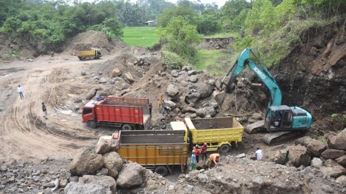 GALIAN C - Komisi III DPRD Kota Tasikmalaya bersama Unit Tipiter Polres Tasikmalaya Kota melakukan inspeksi mendadak ke galian C yang berada di wilayah Kelurahan Sukalaksana, Kecamatan Bungursari Kota Tasikmalaya, Sabtu (21/2/2026).