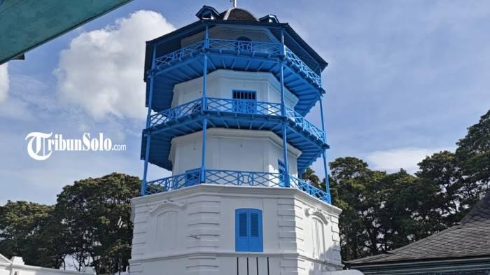 MAKIN CANTIK. Setidaknya selama seperempat abad Songgo Buwono Keraton Solo tak tersentuh proyek revitalisasi. Kini, menara ini telah bersolek menjelang peresmian oleh Menteri Kebudayaan Fadli Zon, Selasa (16/12/2025).