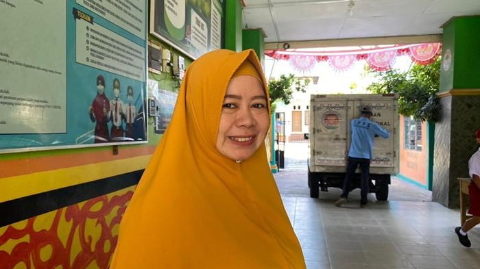 Guru SDN 002 Nunukan, Hasna