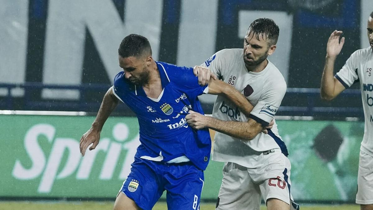 PERSIB BANDUNG VS PERSITA TANGERANG - Cuplikan pertandingan Persib Bandung vs Persita Tangerang di Stadion Gelora Bandung Lautan Api, Bandung, Jawa Barat pada Minggu, 22 Februari 2026.