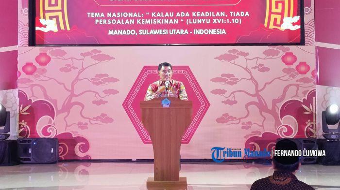 MOMEN TOLERANSI - Perayaan Tahun Baru Imlek 2577 Kongzili Provinsi Sulawesi Utara menjadi momen memperkuat toleransi dan kerukunan umat beragama. Perayaan ini berlangsung meriah di Graha Gubernur Provinsi Sulawesi Utara, Minggu, 22 Februari 2026 petang. Graha ini berada di sekitar Wisma Negara Manado atau Rumah Dinas Gubernur Provinsi Sulawesi Utara, Kelurahan Bumi Beringin, Kecamatan Wanea, Manado.