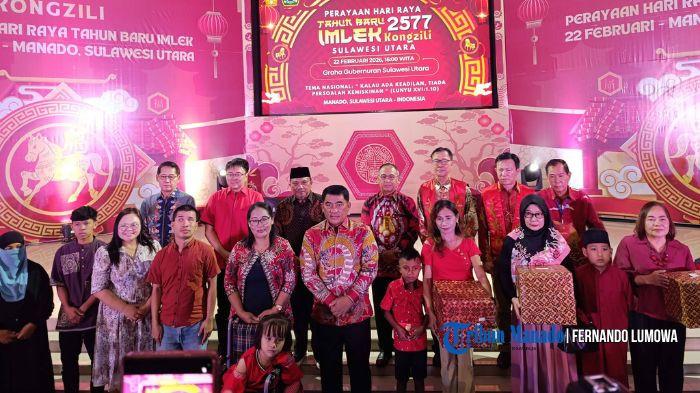 MOMEN TOLERANSI - Perayaan Tahun Baru Imlek 2577 Kongzili Provinsi Sulawesi Utara menjadi momen memperkuat toleransi dan kerukunan umat beragama. Perayaan ini berlangsung meriah di Graha Gubernur Provinsi Sulawesi Utara, Minggu, 22 Februari 2026 petang. Graha ini berada di sekitar Wisma Negara Manado atau Rumah Dinas Gubernur Provinsi Sulawesi Utara, Kelurahan Bumi Beringin, Kecamatan Wanea, Manado.