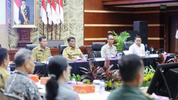 DORONG - Gubernur Sulawesi Utara, Yulius Selvanus Komaling (YSK), menegaskan komitmennya mendorong transformasi digital sebagai salah satu pilar utama penguatan ekonomi daerah.