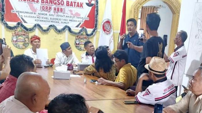 Sejumlah tokoh Batak berkumpul di Kantor DPP Horas Bangso Batak, Sabtu (21/2/2026), menyatakan penolakan terhadap Surat Edaran Wali Kota Medan Nomor 500-7.1/540 terkait pedagang babi.