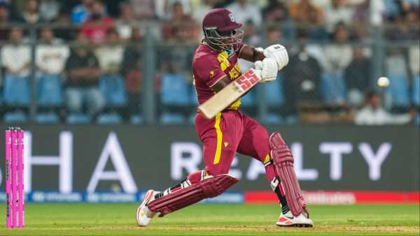 Rovman Powell: Rovman Powell lost the ball in the sky, hit such a long six, even Sikandar Raza's hand was saved from breaking.