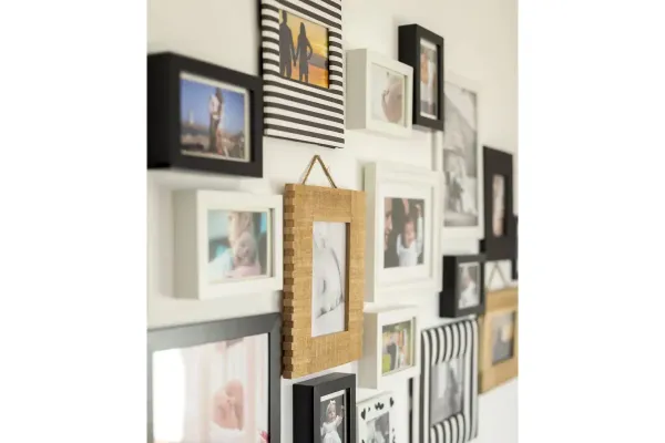 Vastu Tips: Place your couple’s photo on the right wall to enhance harmony