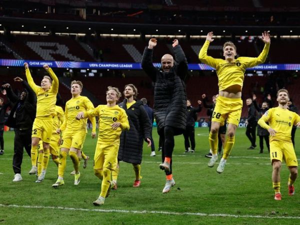 Para pemain Bodo/Glimt merayakan kemenangan atas Atletico Madrid pada duel Liga Champions di Metropolitano Stadium (28/1/2026).