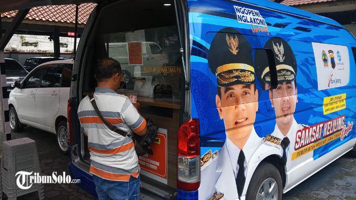 SEPI - Situasi Samsat Kota Solo setelah isu kenaikan opsen PKB menimbulkan gerakan tak bayar pajak, Senin (23/2/2026). Samsat Kota Solo menegaskan bahwa tidak ada perubahan signifikan dalam penerimaan PKB maupun Bea Balik Nama Kendaraan Bermotor (BBNKB).