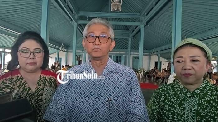BUAT YAYASAN. Pelaksana Keraton Solo KGPHPA Tedjowulan beberapa waktu lalu. PB XIV Hangabehi akan dimasukkan dalam kepengurusan.