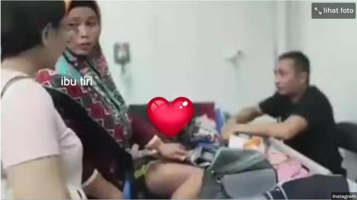 PENGANIAYAAN - Viral anak 12 tahun dianiaya sampai akhirnya meninggal di rumah sakit di Sukabumi, Jakarta Barat. Diduga penganiayaan dilakukan ibu tiri (berkerudung)