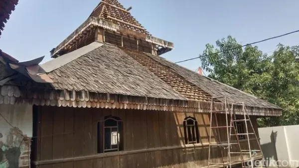 Masjid Kuno Sapuangin atau Masjid Bondan Indramayu. Masjid Kuno Sapuangin atau Masjid Bondan Indramayu.