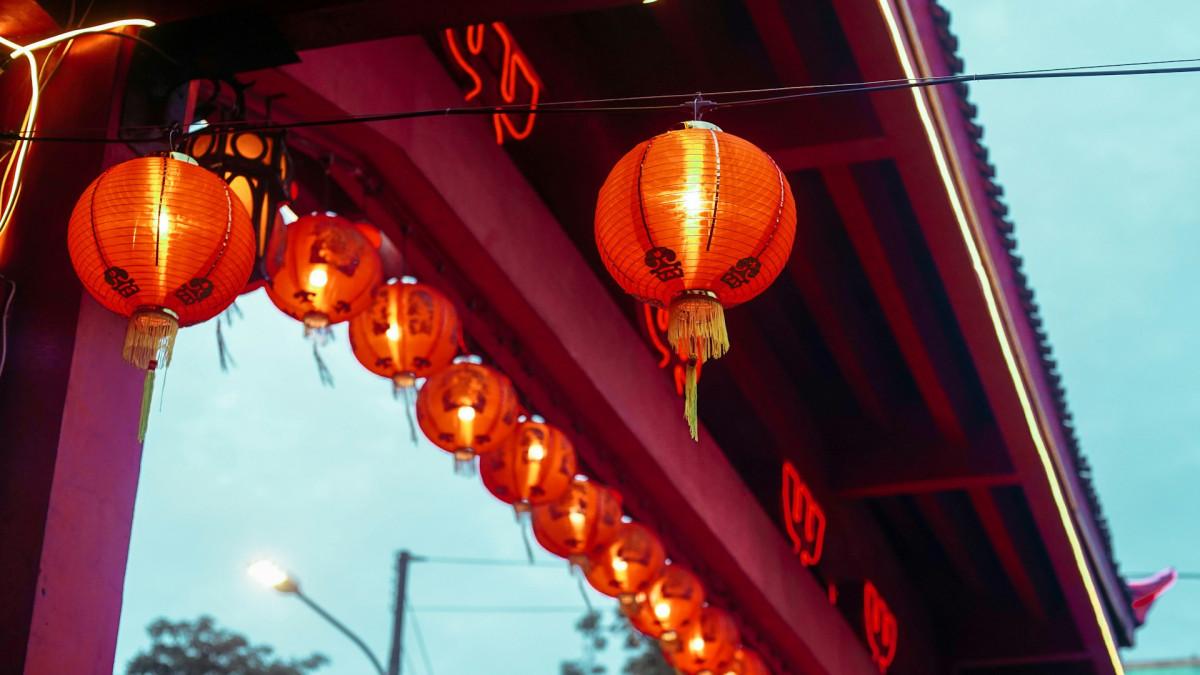 Mau merasakan suasana pecinan Bogor yang penuh lampion merah? Cap Go Meh jadi momen paling meriah untuk datang dan berburu foto.