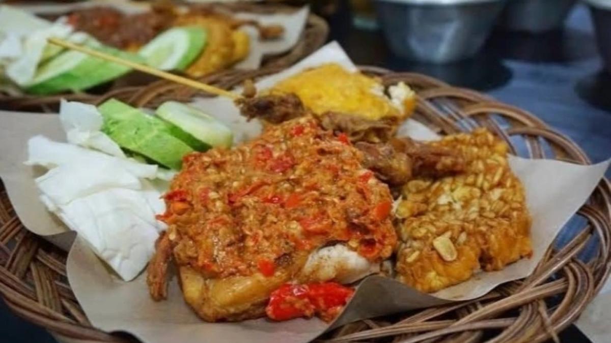 Warung Sambal Atom Tebet, satu tempat sahur enak dan murah di Tebet Jakarta Selatan yang bisa jadi pilihan saat Ramadan 2026.