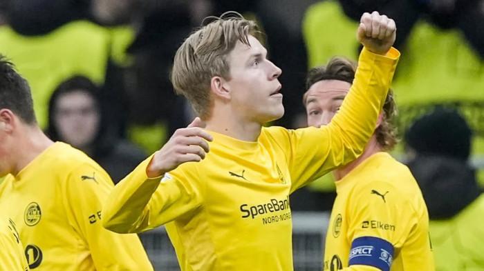 SELEBRASI - Penyerang Bodo/Glimt, Jens Petter Hauge selebrasi setelah mencetak gol ke gawang Inter Milan pada babak playoff 16 besar Liga Champions di San Siro, Rabu (25/2/2026).