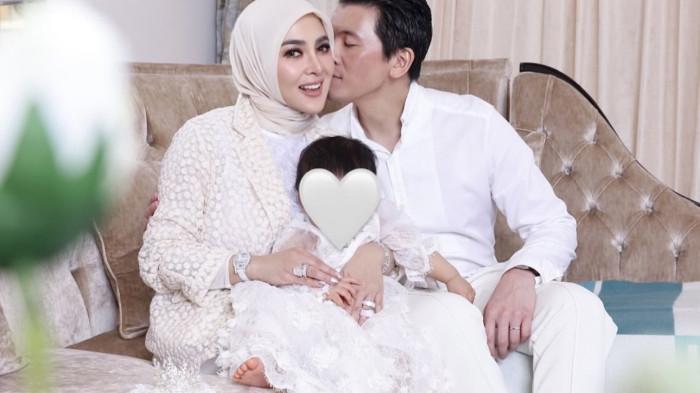 ULTAH - Artis Syahrini rayakan ulang tahun di Jakarta berbarengan dengan ulang tahun perdana Baby Princess R dicapture (2/8/2025). 